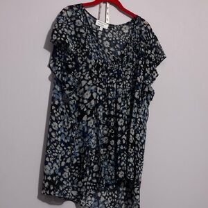 Prescott NY Navy and cream Floral Top